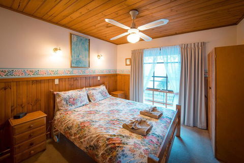 Sanctuary Park Cottages - QLD Tourism 7