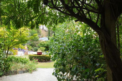 Valley Guest House - Queensland Tourism 3