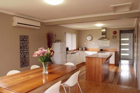 Pinestumps Holiday Home - Queensland Tourism 2