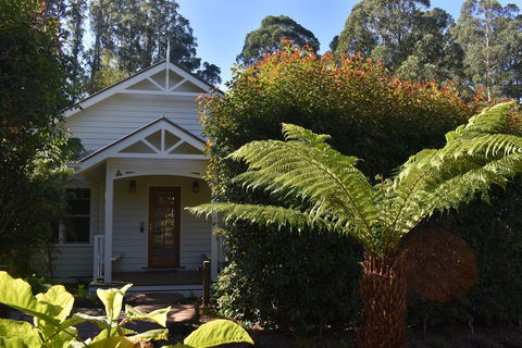 Gatehouse Cottage At Merrow Cottages - Mt Dandenong - QLD Tourism 0