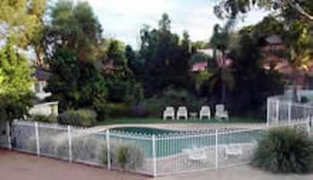 Lake Haven Motor Inn & Palms Restaurant - QLD Tourism 2