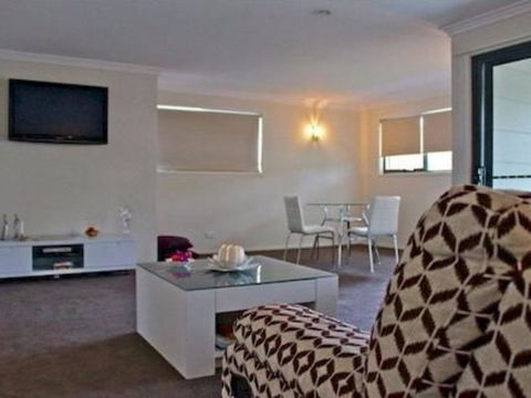 Breeze Bed & Breakfast - Queensland Tourism 5