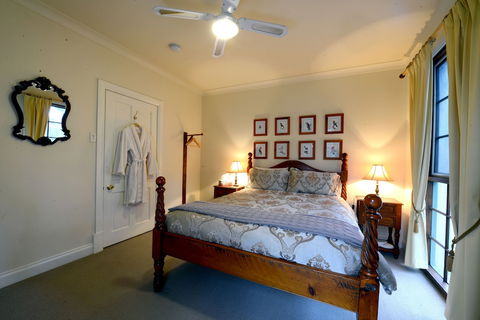 St Helens Country Cottages - QLD Tourism 6