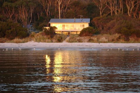 Harpers On The Beach - Queensland Tourism 0