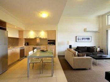 Chancellor Executive Apartments - Queensland Tourism 6