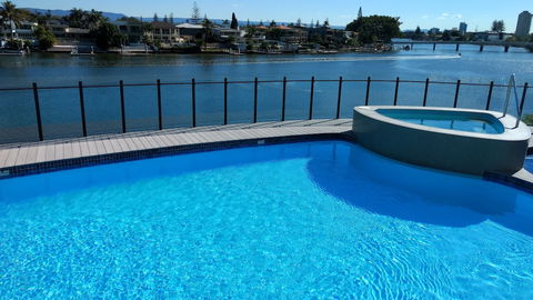 Silverton Holiday Apartments - QLD Tourism 2