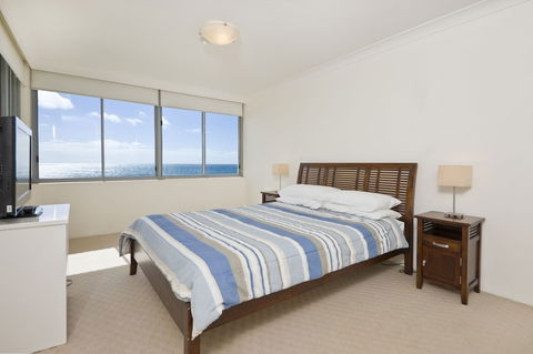 Berkeley On The Beach - QLD Tourism 6