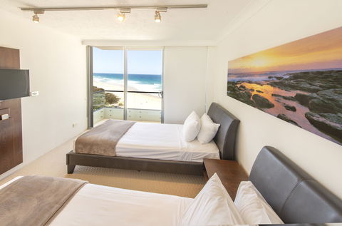 Berkeley On The Beach - QLD Tourism 5