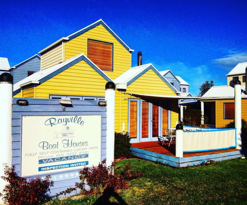 Rayville Boat Houses - Queensland Tourism 0