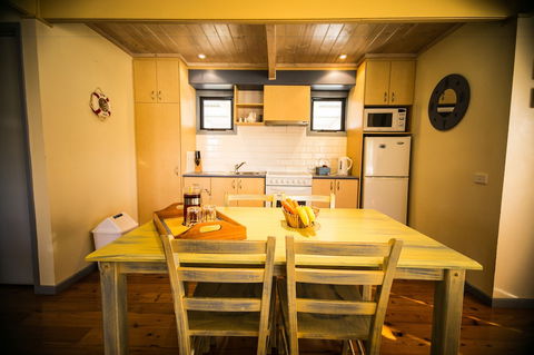 Rayville Boat Houses - Queensland Tourism 3