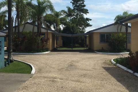 Park Beach Cabins - Queensland Tourism 1