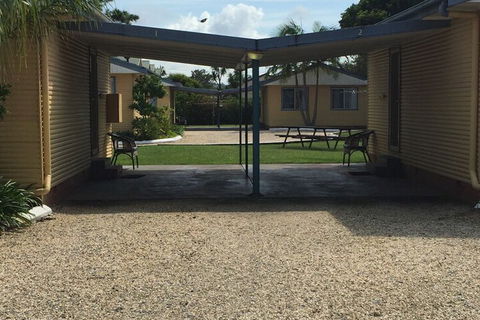 Park Beach Cabins - Queensland Tourism 4
