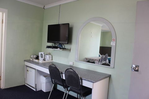 High Mountains Motor Inn - Queensland Tourism 4
