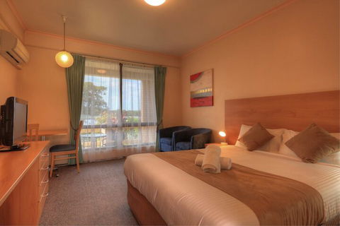 Midlands Motel - QLD Tourism 6