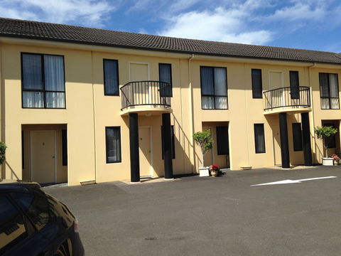 Hopkins House Motel & Apartments - QLD Tourism 0