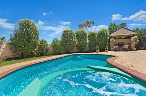 Hopkins House Motel & Apartments - QLD Tourism 3