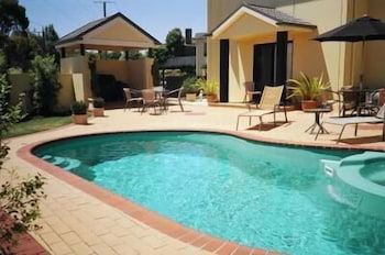 Hopkins House Motel & Apartments - QLD Tourism 2