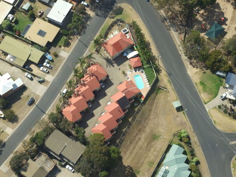 Sapphire Court Holiday Units - Queensland Tourism 4