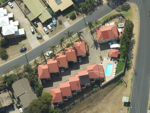 Sapphire Court Holiday Units - Queensland Tourism 3