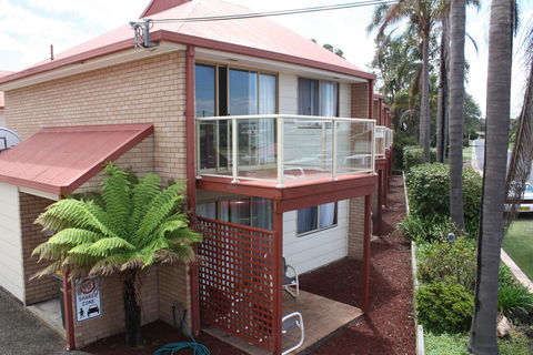 Sapphire Court Holiday Units - Queensland Tourism 2