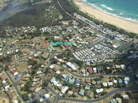 Sapphire Court Holiday Units - Queensland Tourism 0
