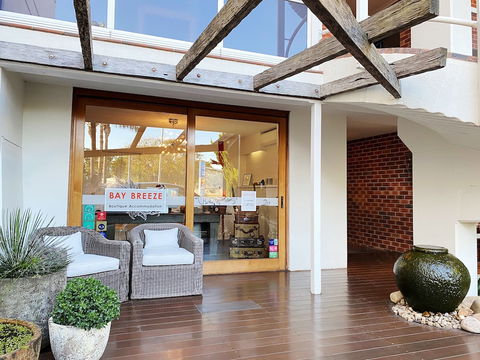 Bay Breeze Boutique Accommodation - Queensland Tourism 6