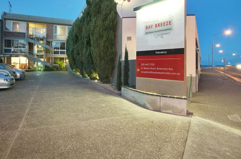Bay Breeze Boutique Accommodation - Queensland Tourism 2