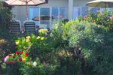 Inlet Views Holiday Lodge Motel - QLD Tourism 0