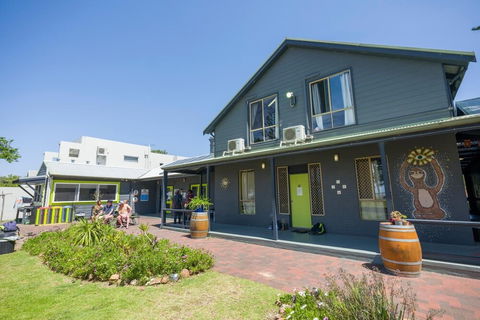 Dunsborough Beachouse YHA Hostel - Queensland Tourism 0