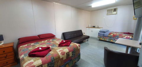 Pinjarra Caravan Park & Cabins - QLD Tourism 6