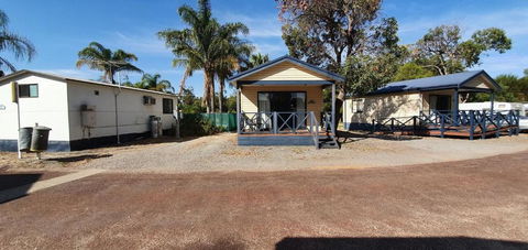 Pinjarra Caravan Park & Cabins - QLD Tourism 1