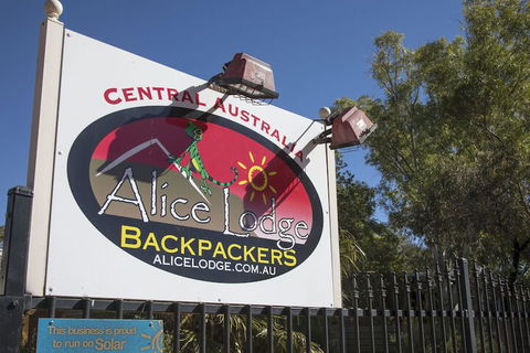 Alice Lodge Backpackers - Queensland Tourism 2