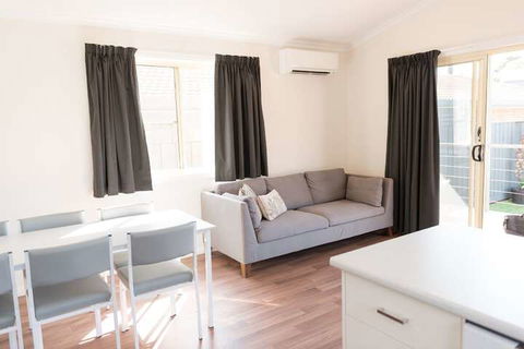 Ballarat Colonial Motor Inn & Apartments - Queensland Tourism 3