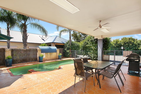 Edward Parry Motel & Apartments - QLD Tourism 0