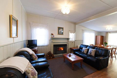Country Gate Cottages - QLD Tourism 5