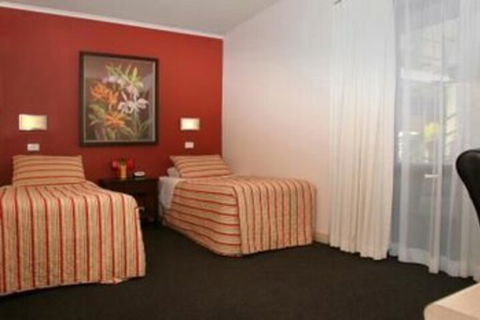 Whale Motor Inn And Restaurant - QLD Tourism 6