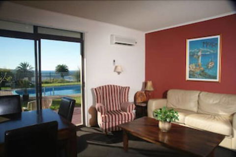 Whale Motor Inn And Restaurant - QLD Tourism 3