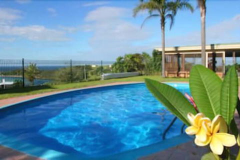Whale Motor Inn And Restaurant - QLD Tourism 1