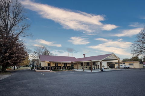 Black Gold Motel - Queensland Tourism 1