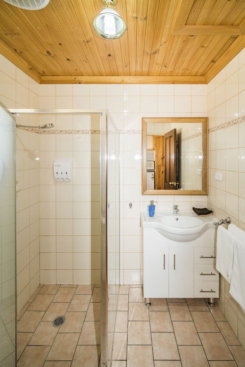 Black Gold Motel - Queensland Tourism 2