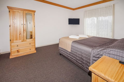 Black Gold Motel - Queensland Tourism 3