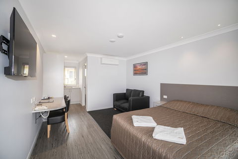 Black Gold Motel - Queensland Tourism 4