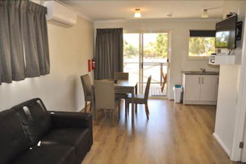 Western KI Caravan Park - QLD Tourism 0
