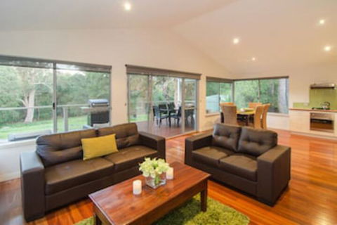 Acacia Chalets - Queensland Tourism 0