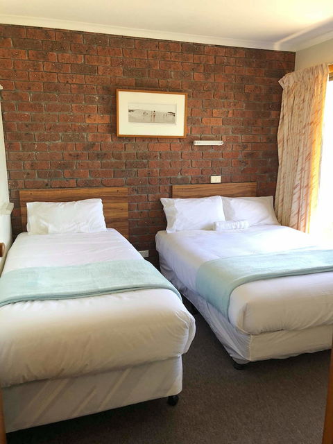 Lakes Jakaranda Holiday Units - Queensland Tourism 2