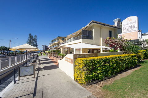 Yamba Beach Motel - Queensland Tourism 3