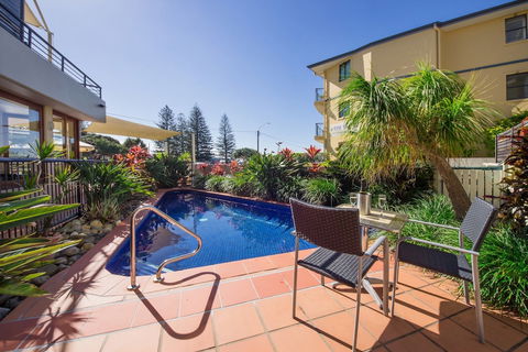Yamba Beach Motel - Queensland Tourism 6