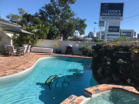 Cook's Endeavour Motor Inn - QLD Tourism 1