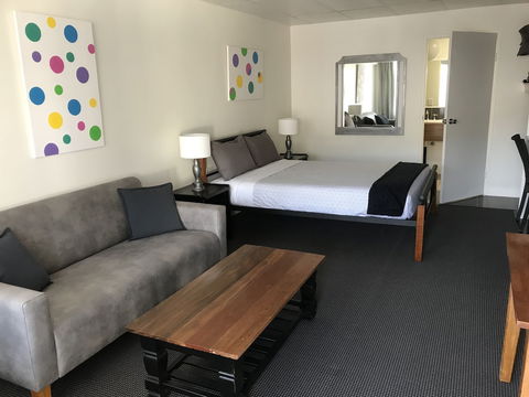 Cook's Endeavour Motor Inn - QLD Tourism 2