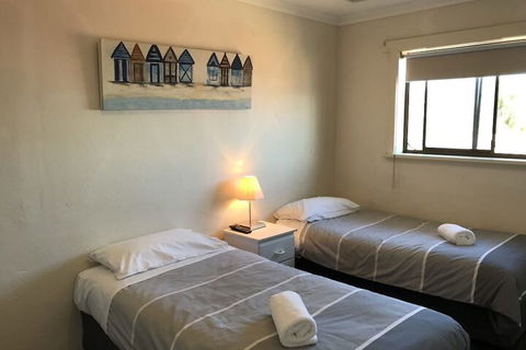 Robetown Motor Inn & Apartments - Queensland Tourism 3